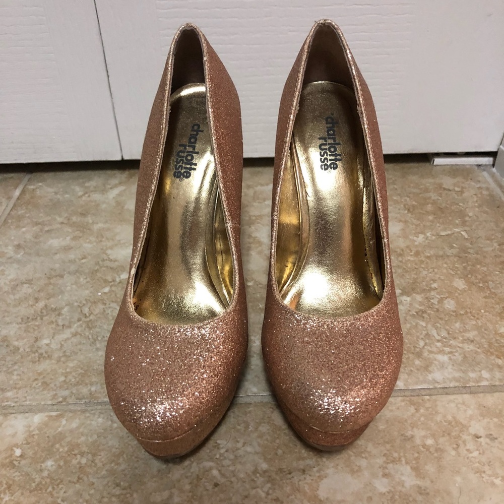 Golden pumps